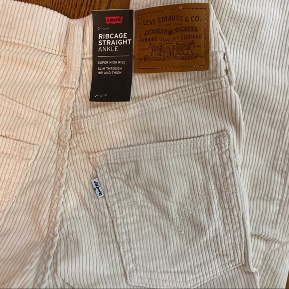NWT Levi’s Ribcage Straight Ankle Corduroy Pants - Picture 15 of 15